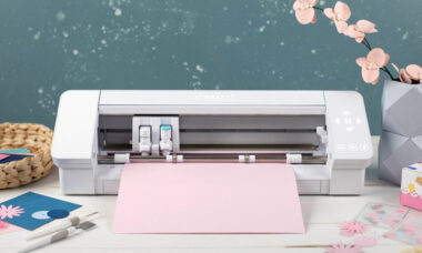 Plotter con hojas rosas