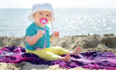 bebé en la playa