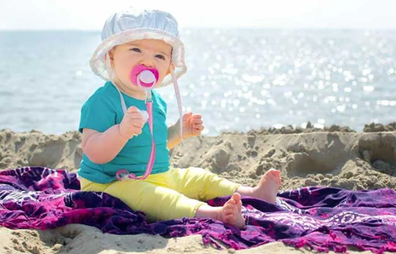 bebé en la playa