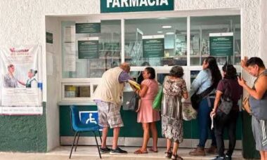 fila en la farmacia