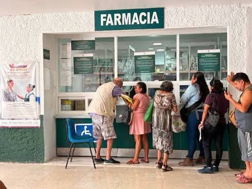 fila en la farmacia